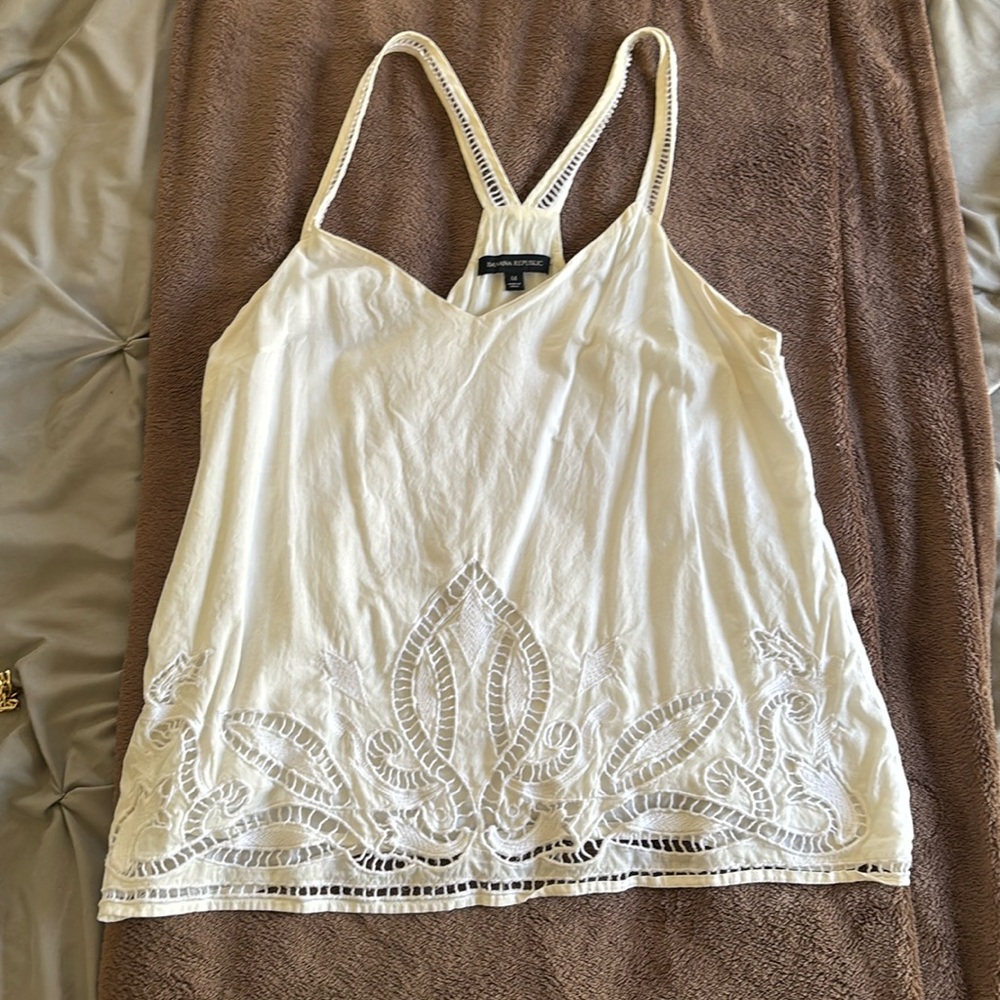 Banana republic white tank with lace-style accents